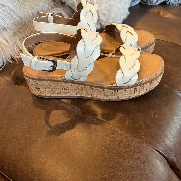 Nordstrom Rack Penny Flatform size 10 - Picture 2 of 4